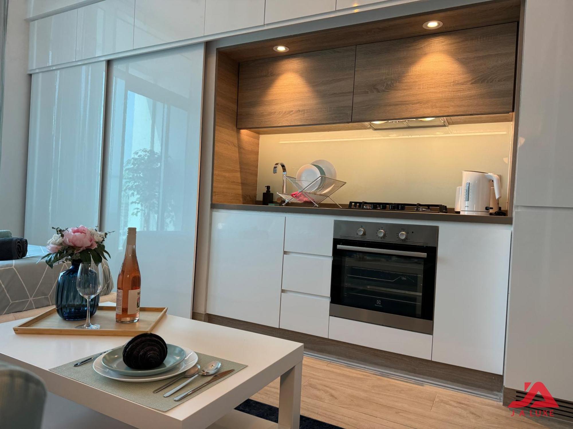 Warm Cozy Partial Sea View In Marina With Modern Gym & Pool, Steps To Jbr Beach, Marina Walk & Metro Apartment