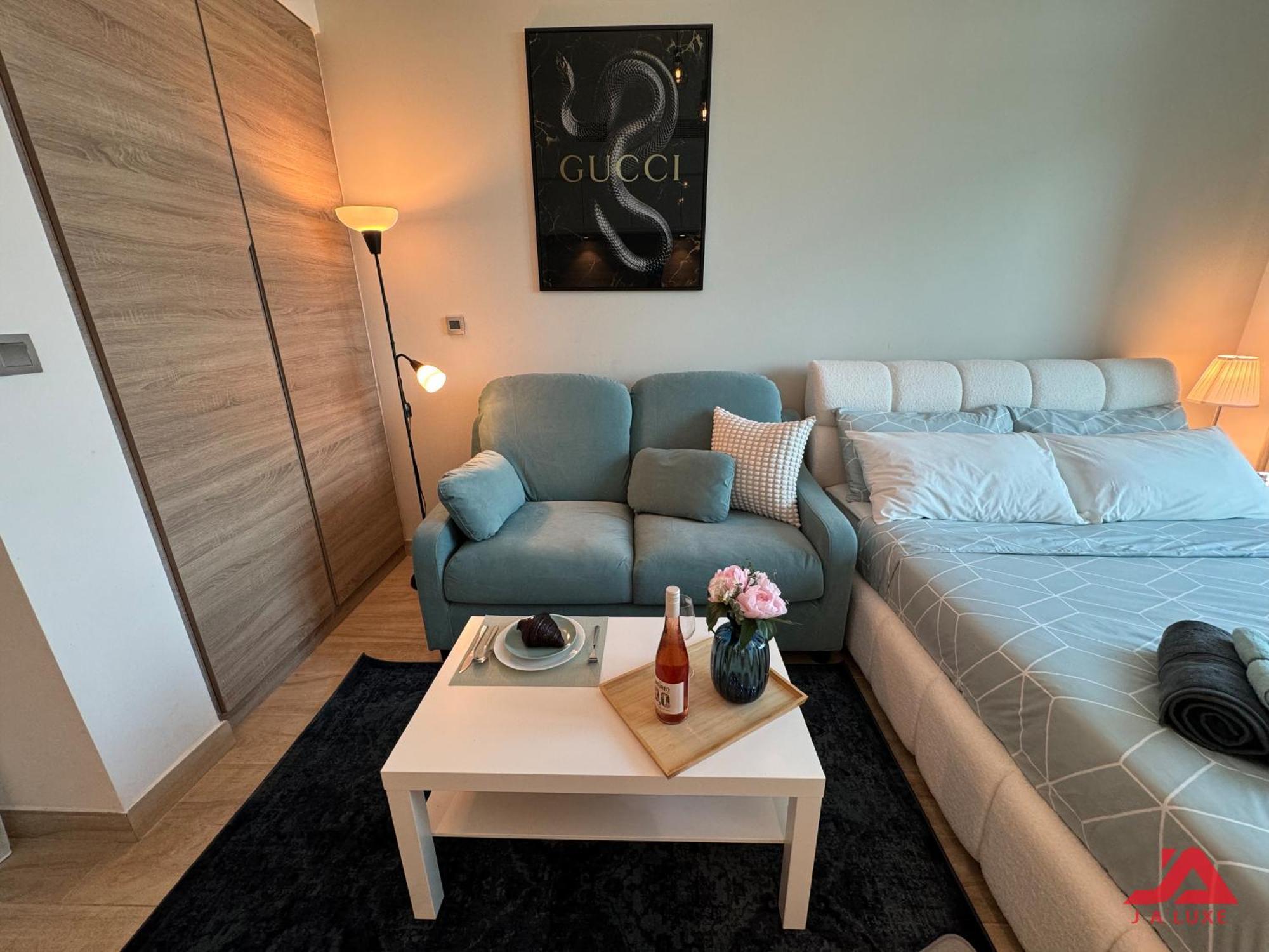 Warm Cozy Partial Sea View In Marina With Modern Gym & Pool, Steps To Jbr Beach, Marina Walk & Metro Apartment
