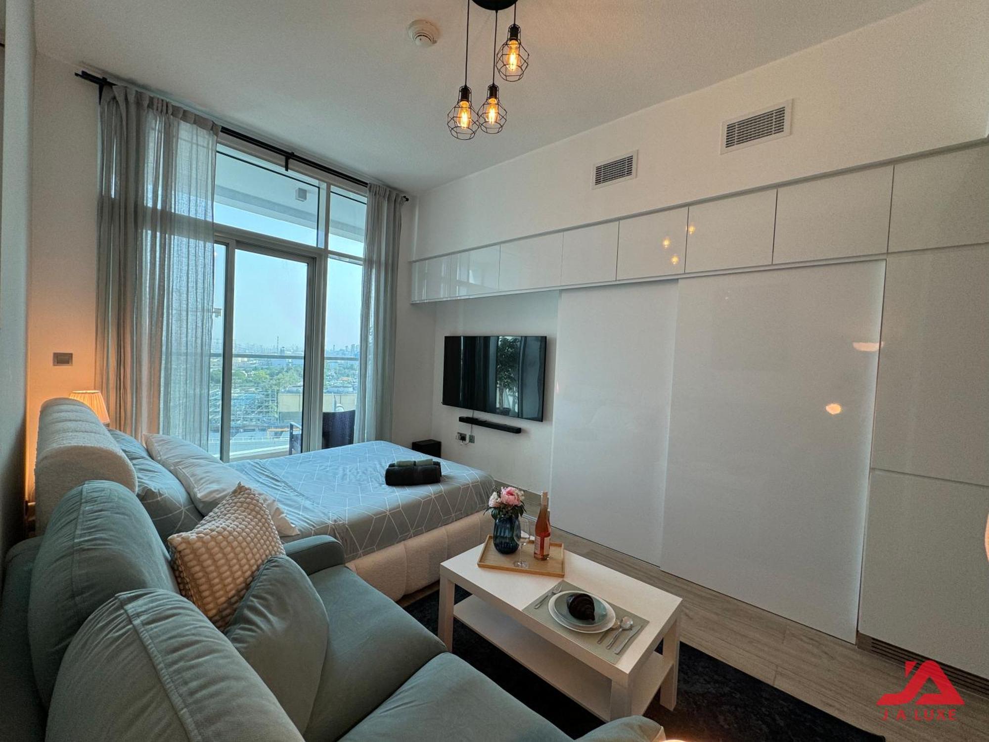 Apartment Warm Cozy Partial Sea View In Marina With Modern Gym & Pool, Steps To Jbr Beach, Marina Walk & Metro