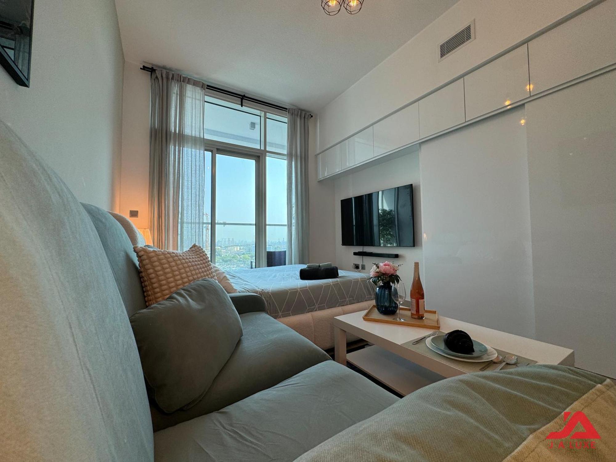 Warm Cozy Partial Sea View In Marina With Modern Gym & Pool, Steps To Jbr Beach, Marina Walk & Metro Apartment