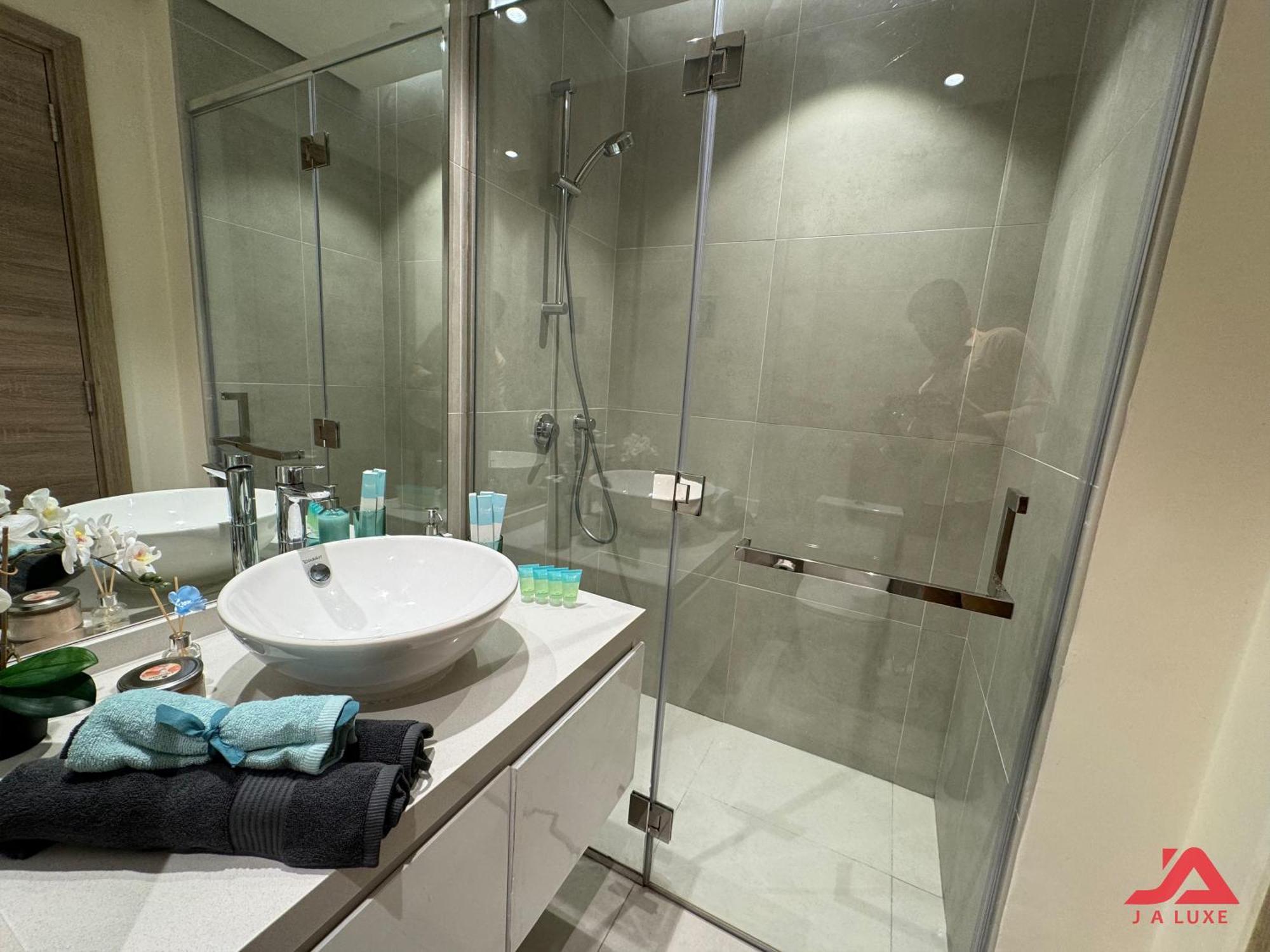 Warm Cozy Partial Sea View In Marina With Modern Gym & Pool, Steps To Jbr Beach, Marina Walk & Metro Apartment