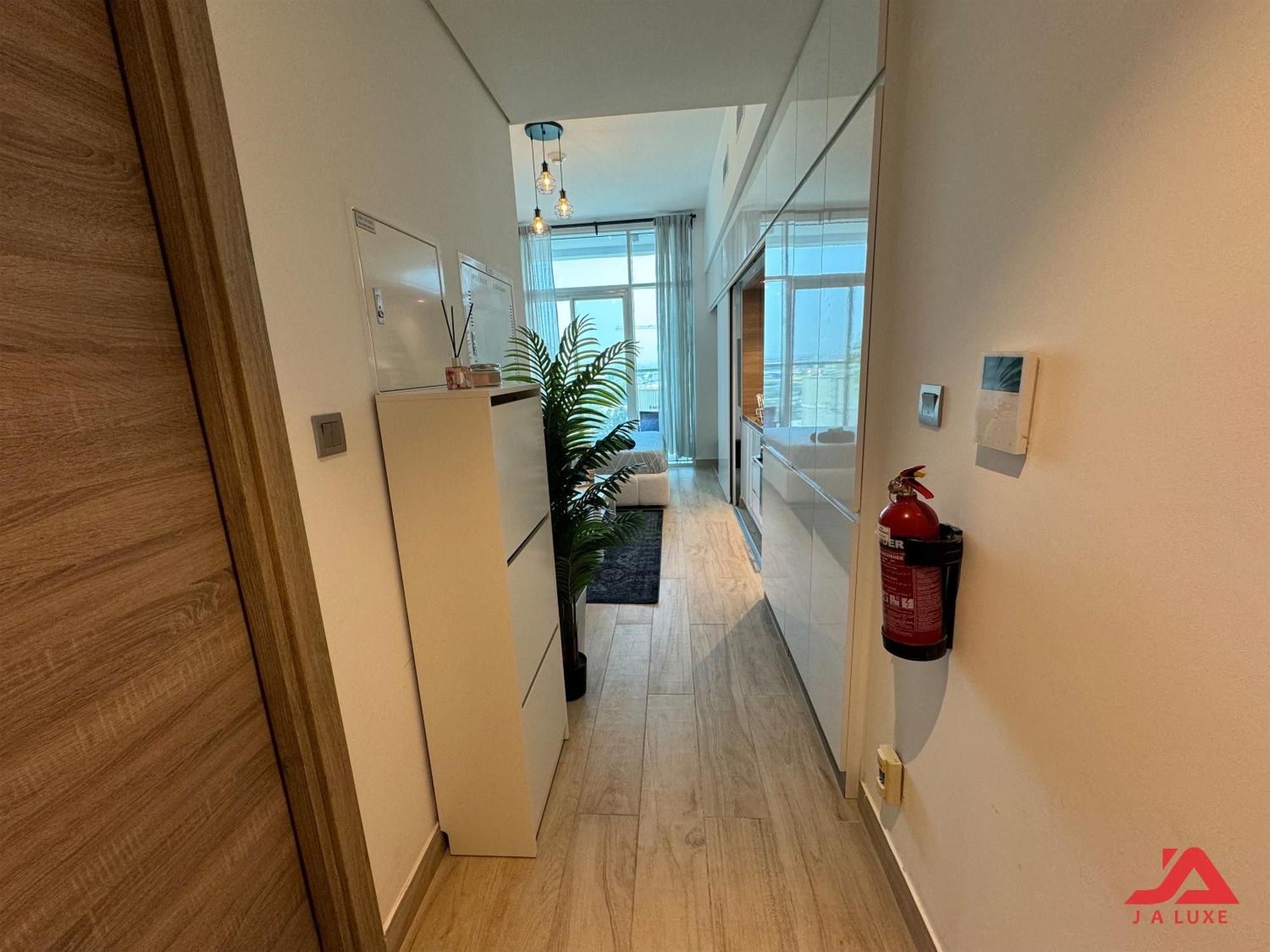 Warm Cozy Partial Sea View In Marina With Modern Gym & Pool, Steps To Jbr Beach, Marina Walk & Metro