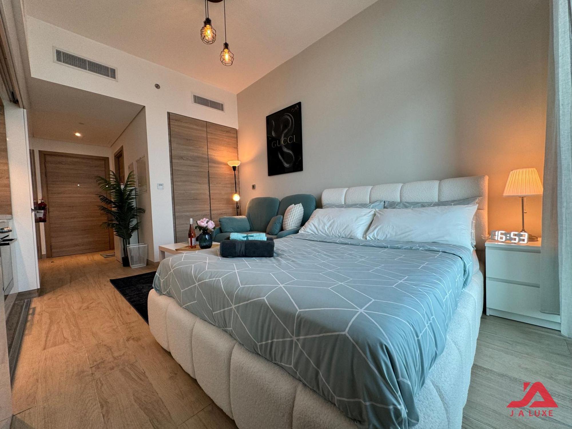 Apartment Warm Cozy Partial Sea View In Marina With Modern Gym & Pool, Steps To Jbr Beach, Marina Walk & Metro