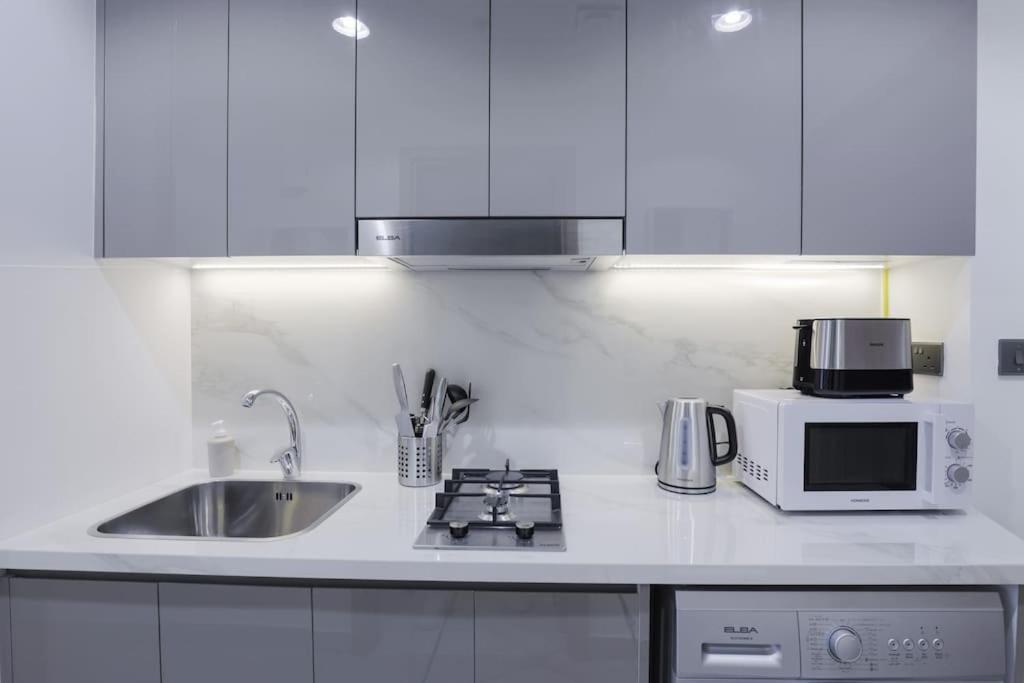 Inviting In Azizi Riviera, Close To Downtown Apartment