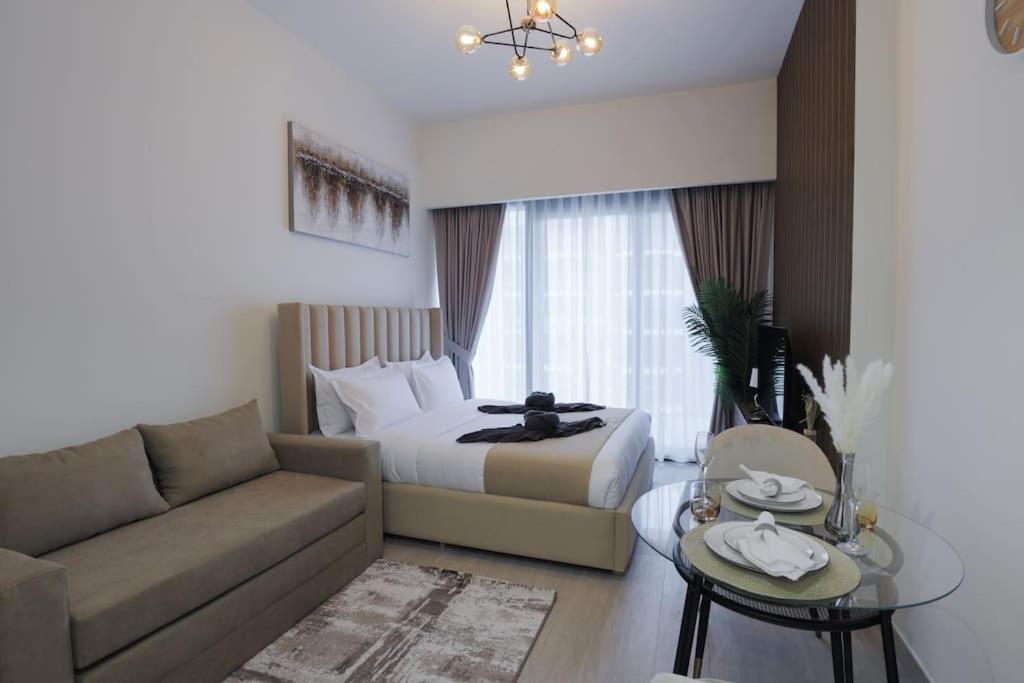 Apartment Inviting In Azizi Riviera, Close To Downtown