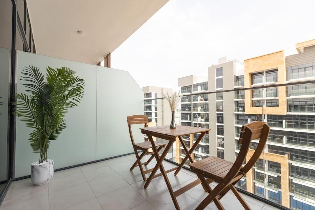 Inviting In Azizi Riviera, Close To Downtown Apartment