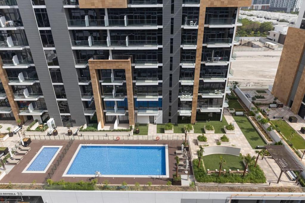 Apartment Inviting In Azizi Riviera, Close To Downtown
