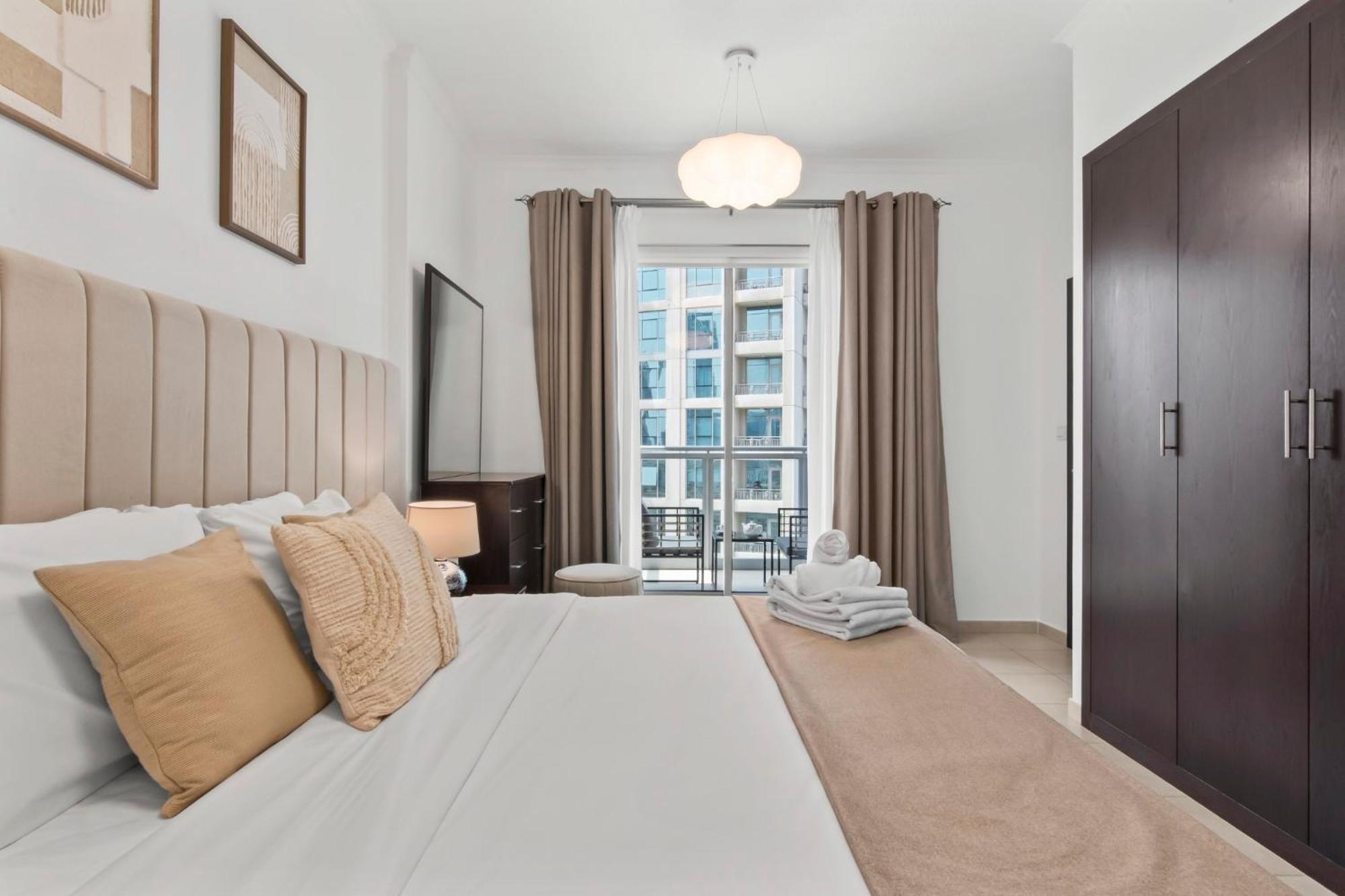 Apartment Stunning 1-bedroom With Full Burj Khalifa View - 5-min Walk To Mall