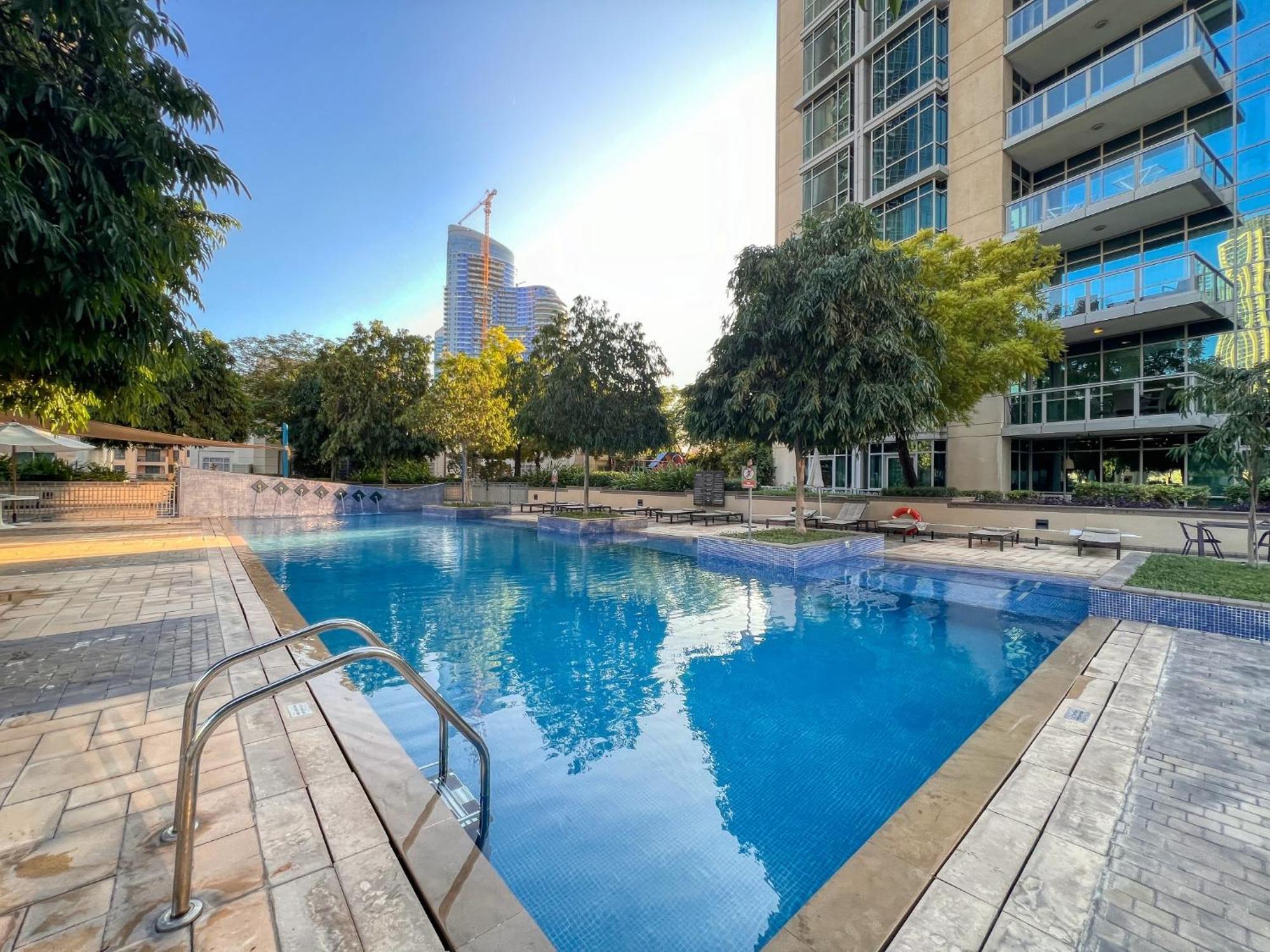 Stunning 1-bedroom With Full Burj Khalifa View - 5-min Walk To Mall * Dubai