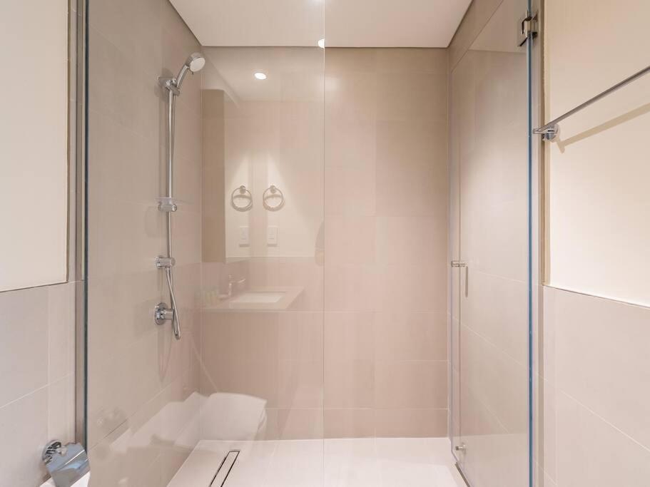 Serenity Cove: 1br Luxury Retreat Apartment Dubai