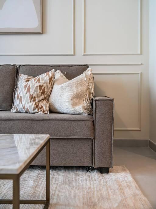 Serenity Cove: 1br Luxury Retreat Apartment Dubai