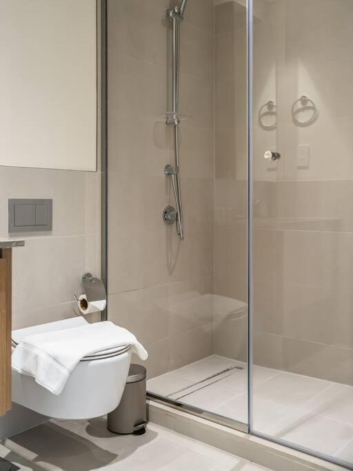 Serenity Cove: 1br Luxury Retreat * Dubai