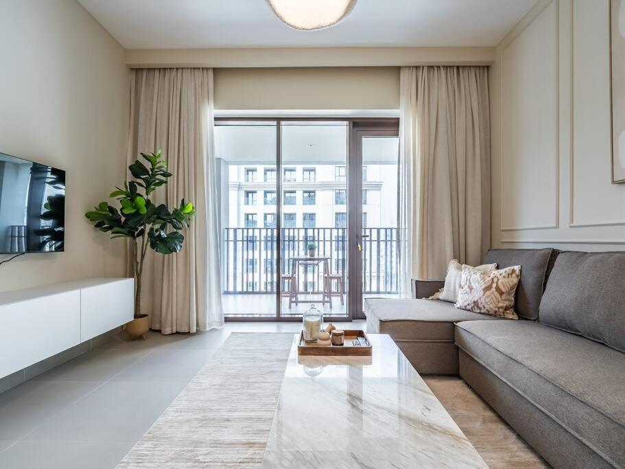 Serenity Cove: 1br Luxury Retreat Apartment Dubai