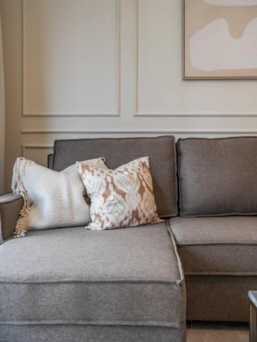 Serenity Cove: 1br Luxury Retreat Apartment Dubai