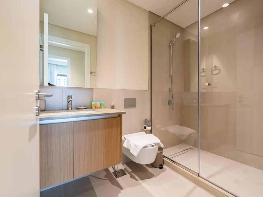 Serenity Cove: 1br Luxury Retreat Dubai