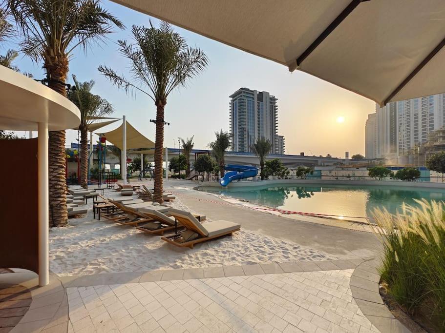 Serenity Cove: 1br Luxury Retreat Dubai
