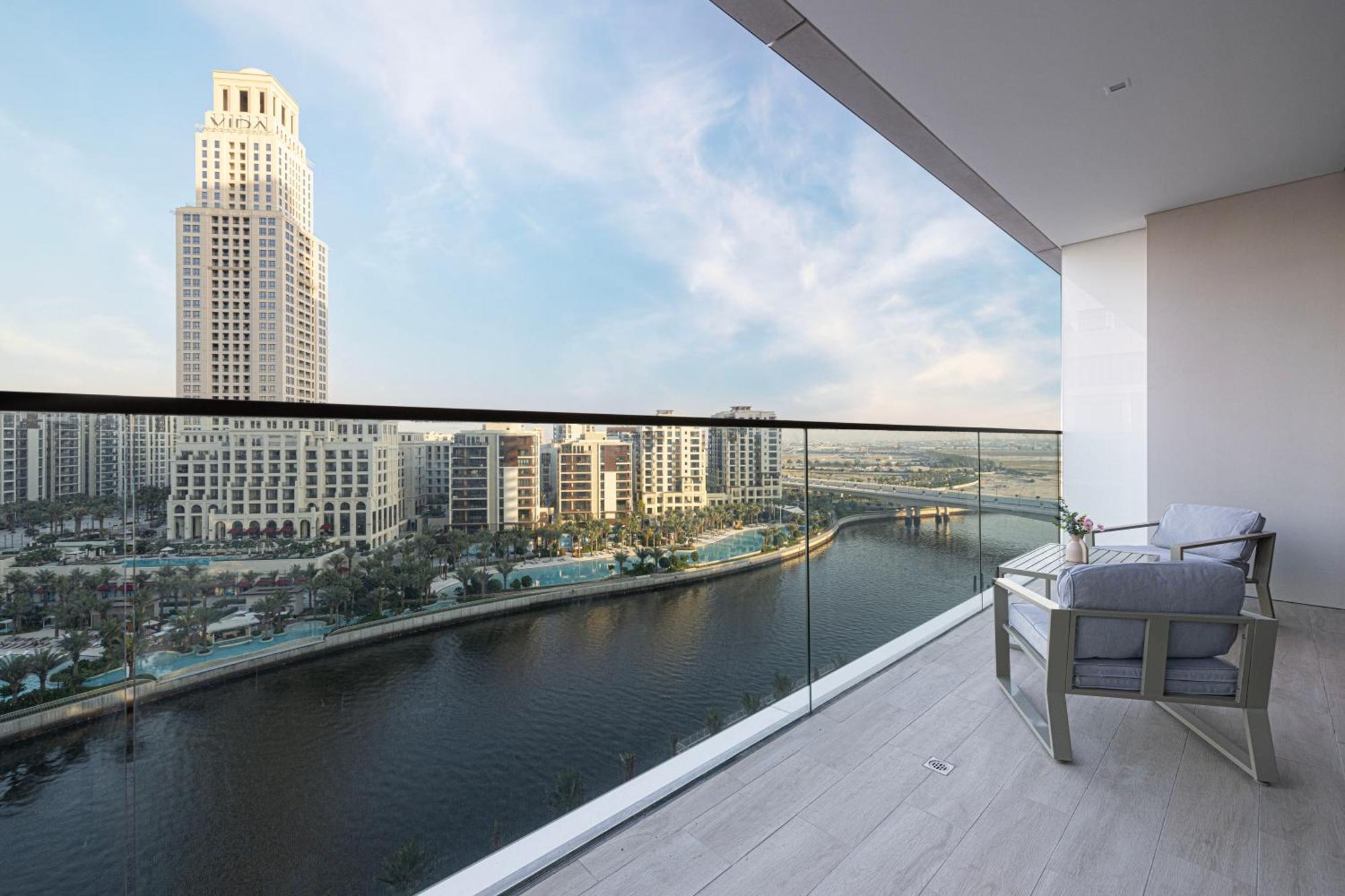Cozy 2br Retreat With Panoramic Creek Views Dubai