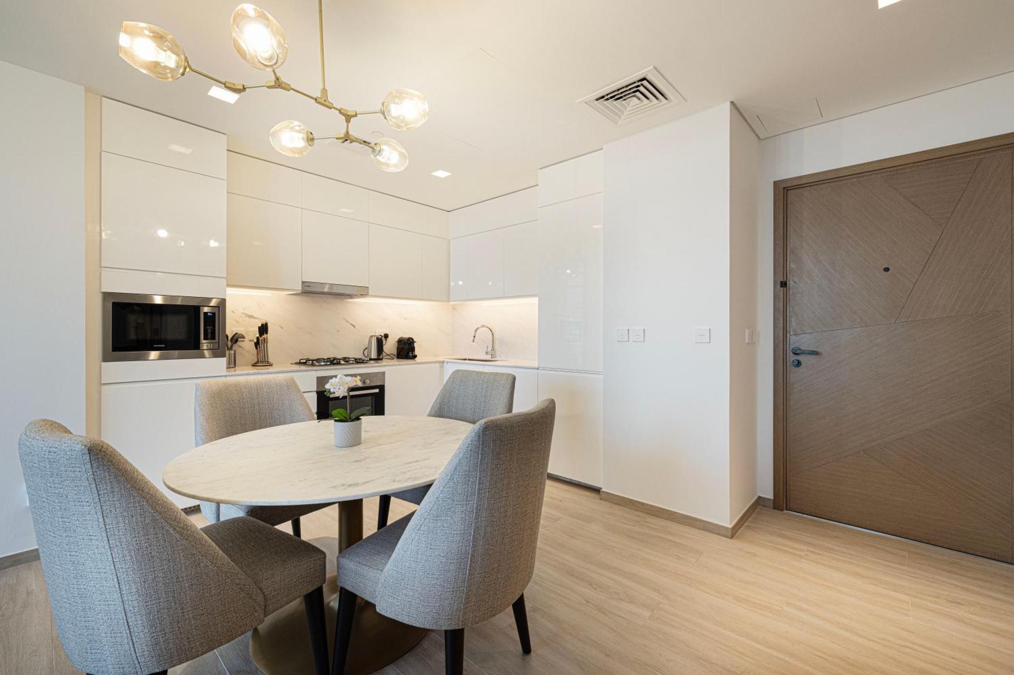 Cozy 2br Retreat With Panoramic Creek Views Apartment Dubai