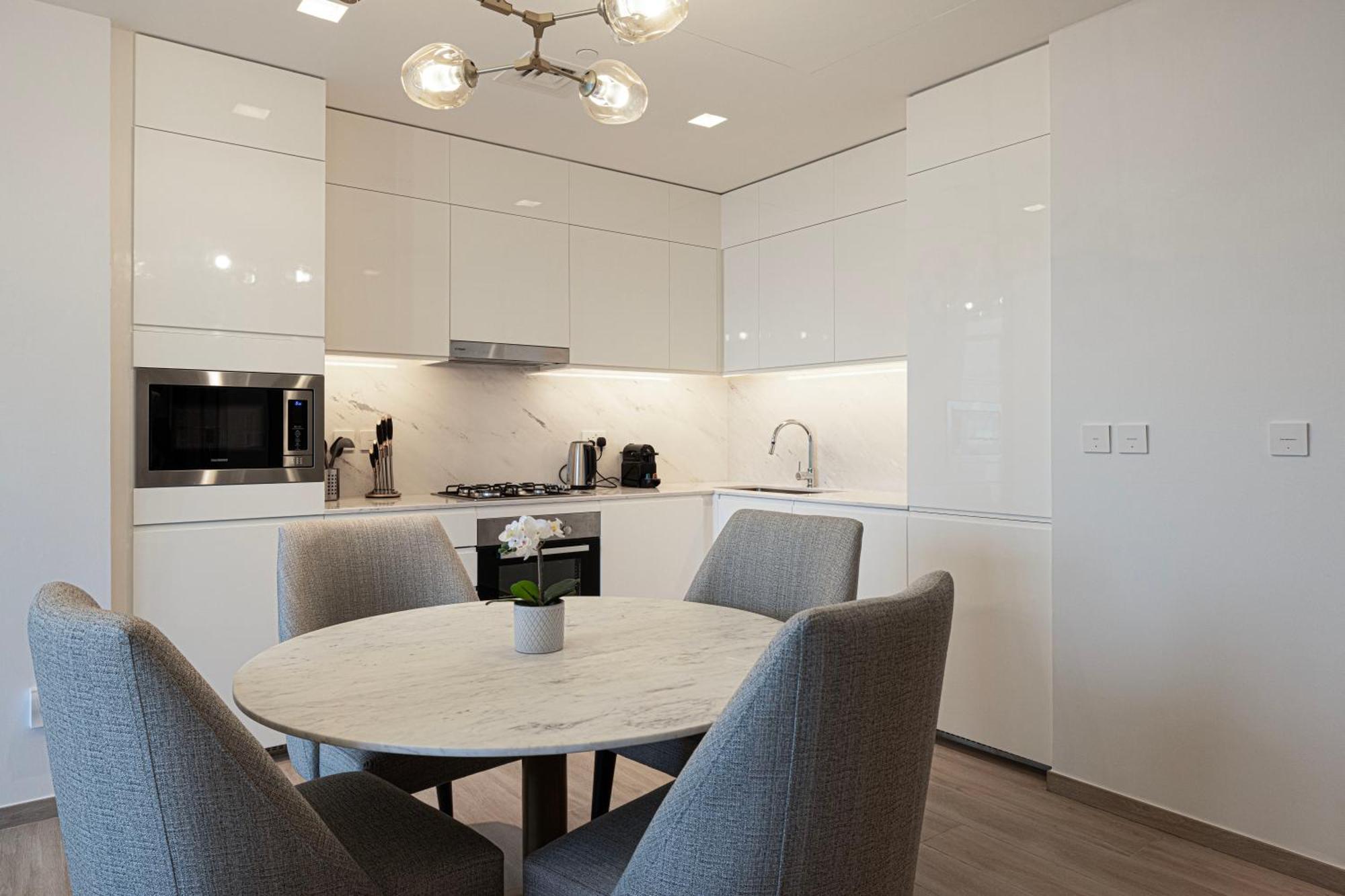 Apartment Cozy 2br Retreat With Panoramic Creek Views Dubai