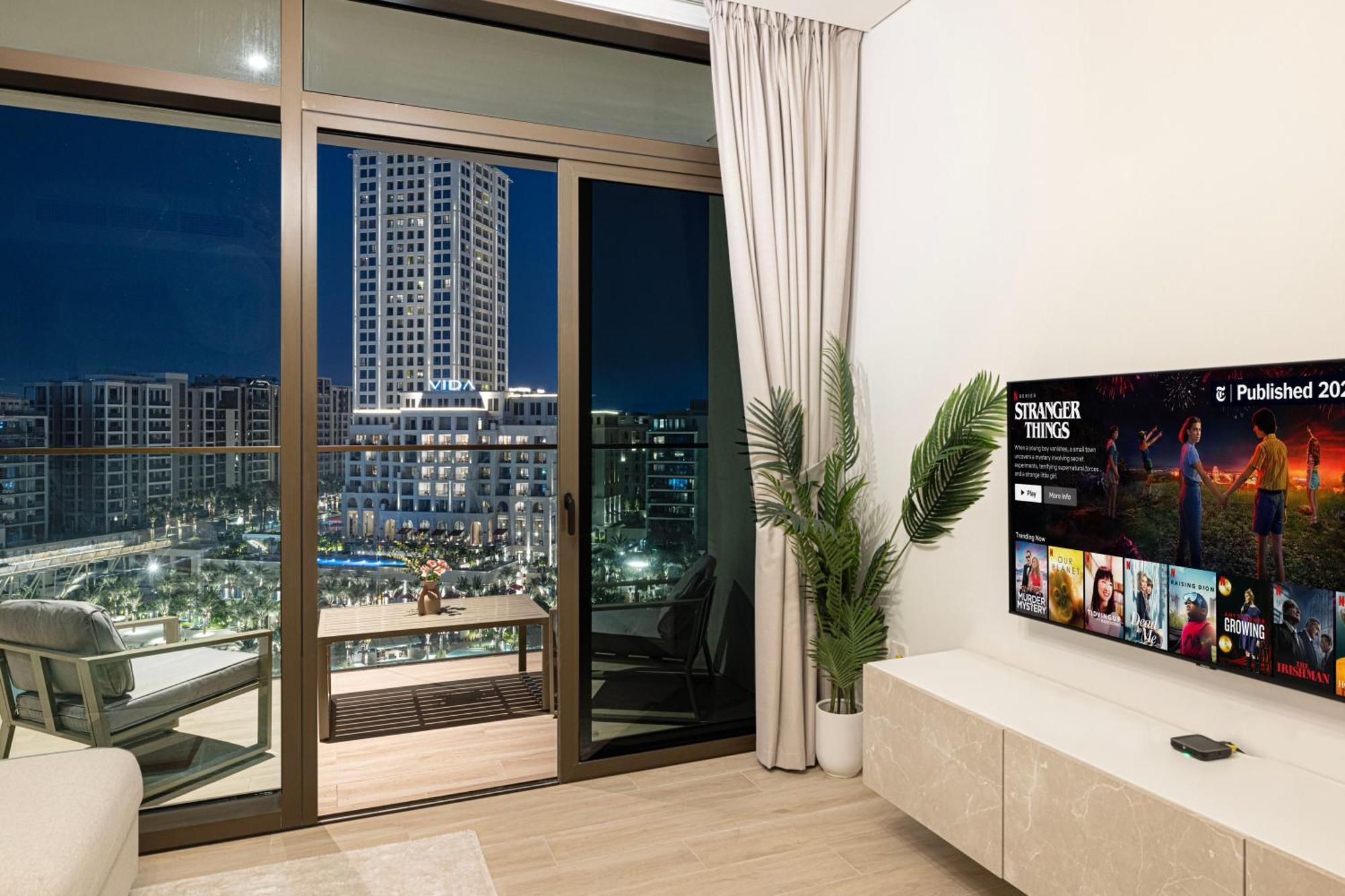 Cozy 2br Retreat With Panoramic Creek Views Apartment Dubai