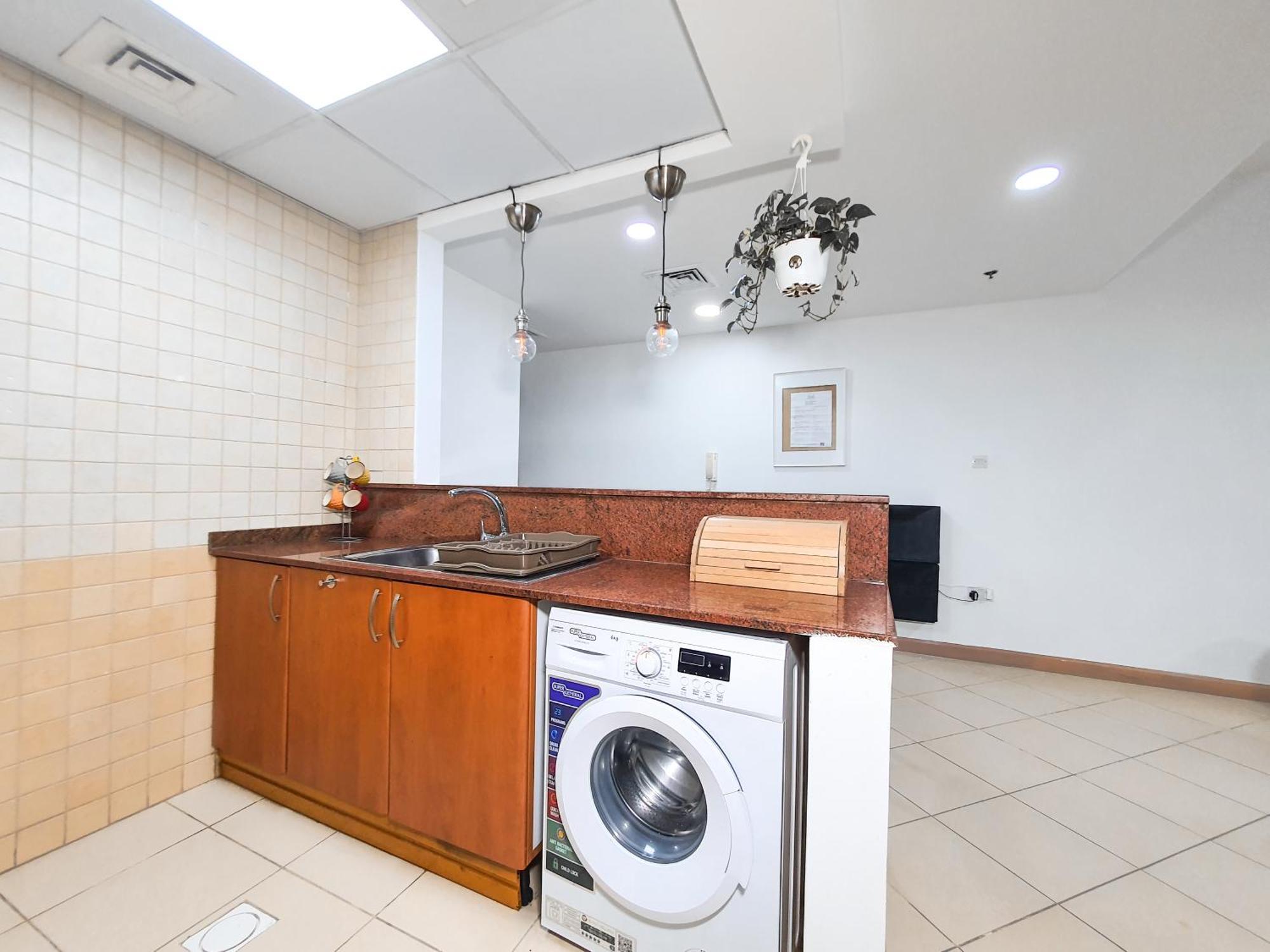 1 Bedroom Facing Pool, Close To Metro Station Apartment *