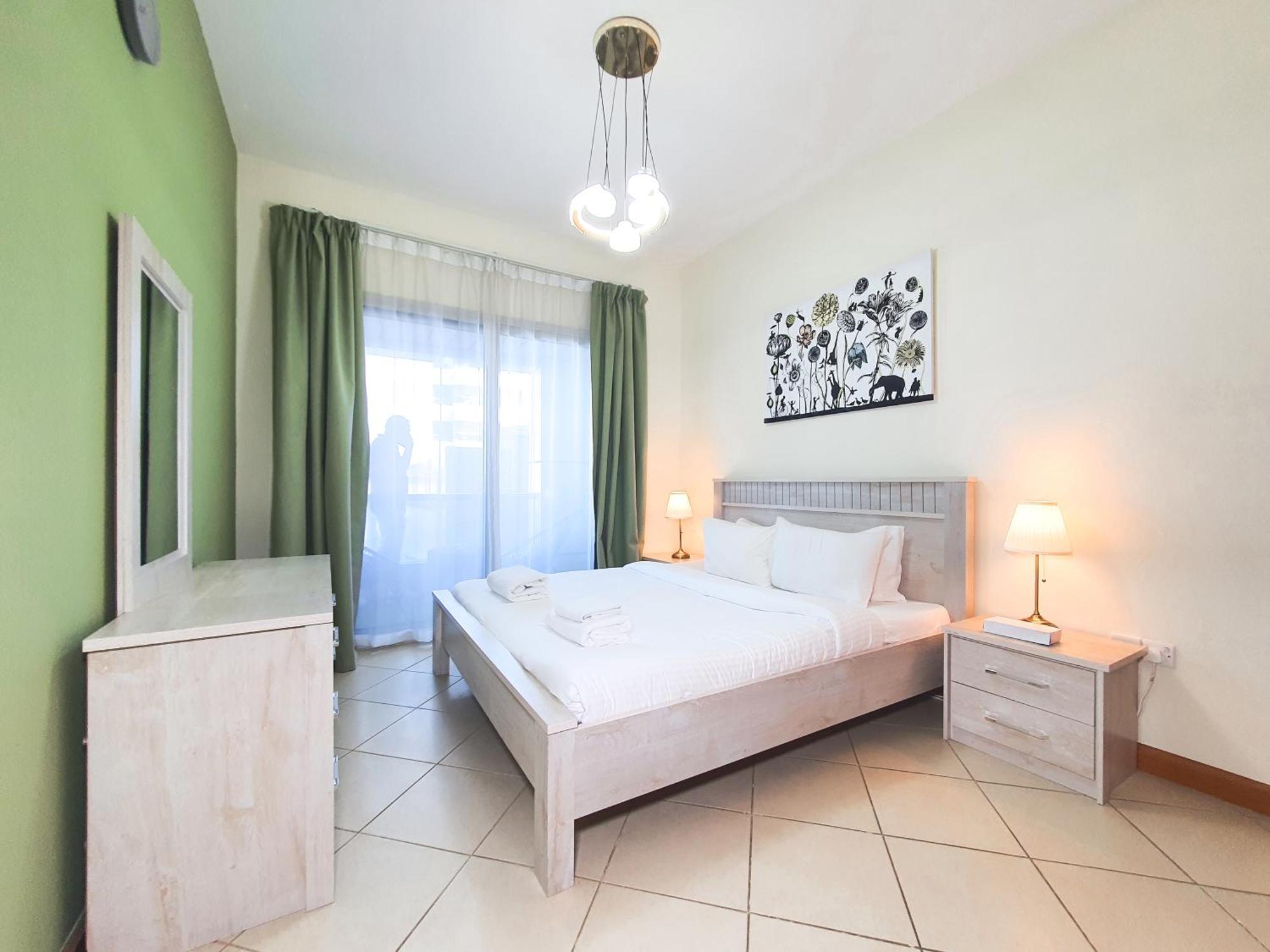 Apartment 1 Bedroom Facing Pool, Close To Metro Station *