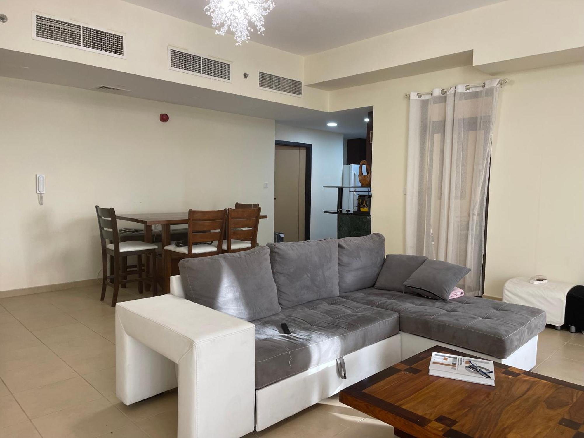 Amwaj Jbr Walk Beachfront Apartment
