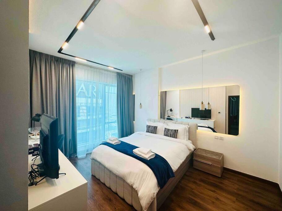 Sunrise Homes - Luxurious 1 Bedroom In Marina Promenade Apartment *