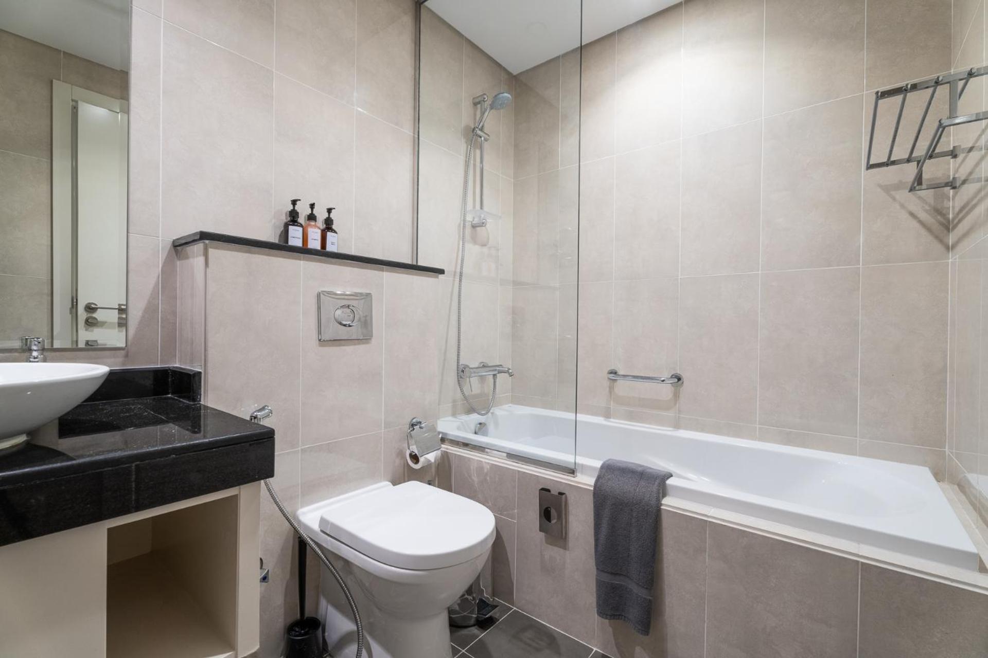 Nasma Luxury - Charming At Damac Hills Artesia Tower C * Dubai