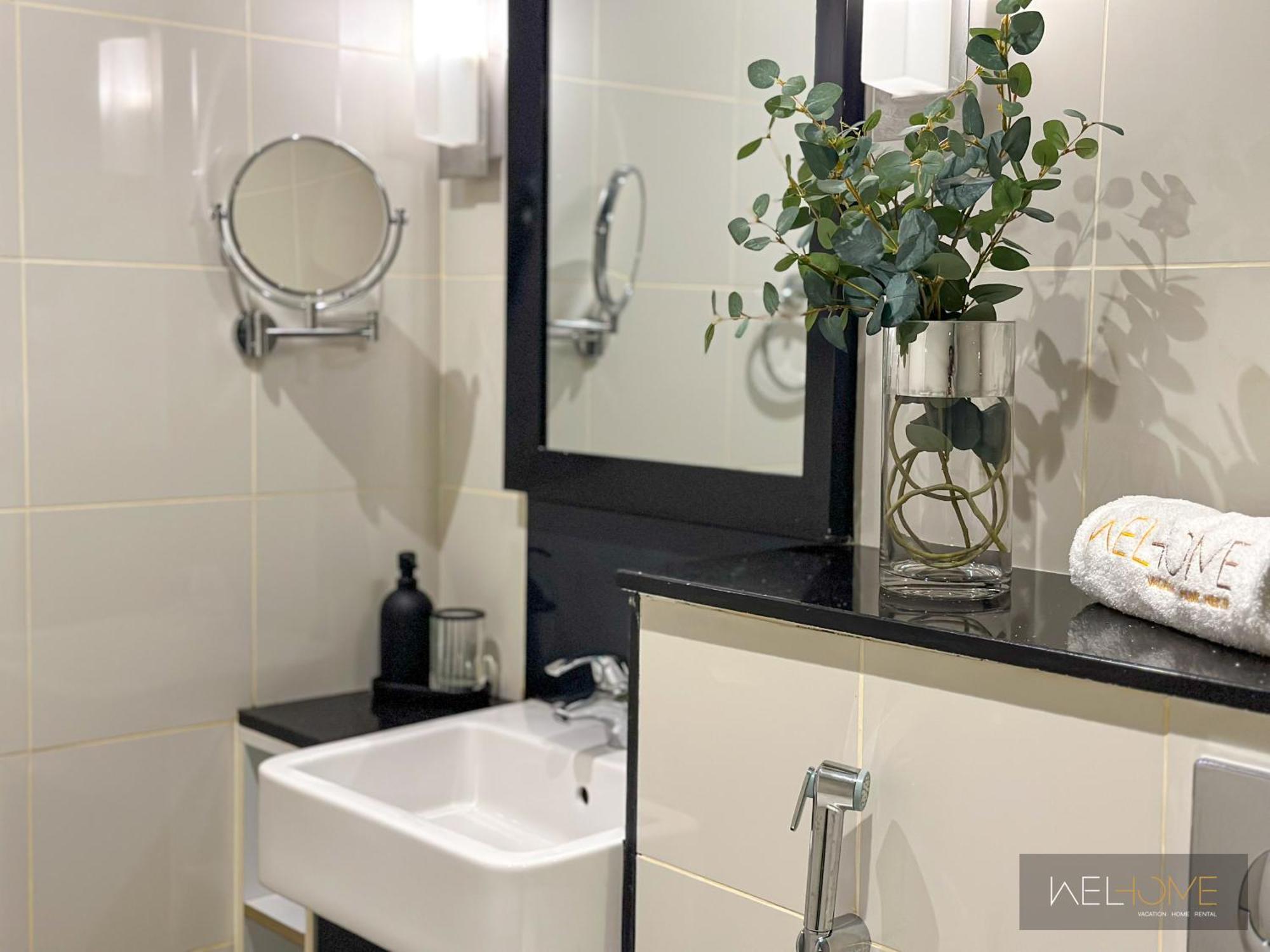 Welhome - Luxury Living In Business Bay 2br + Maid's Apartment *