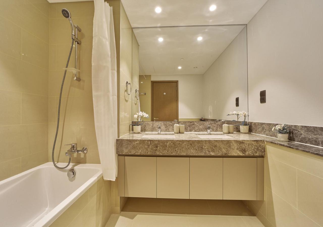 Majestic Act One 2br 42nd Floor- Downtown & Sea View *