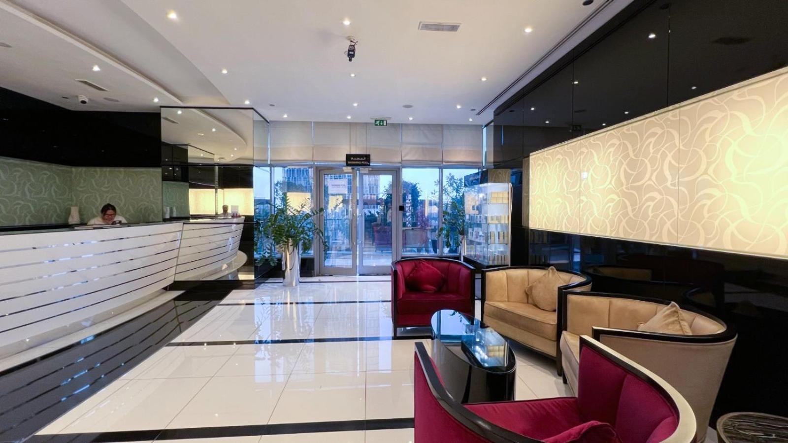 2 Minute Walk To Mall - 3 Bedroom Burj Khalifa View With Pool And