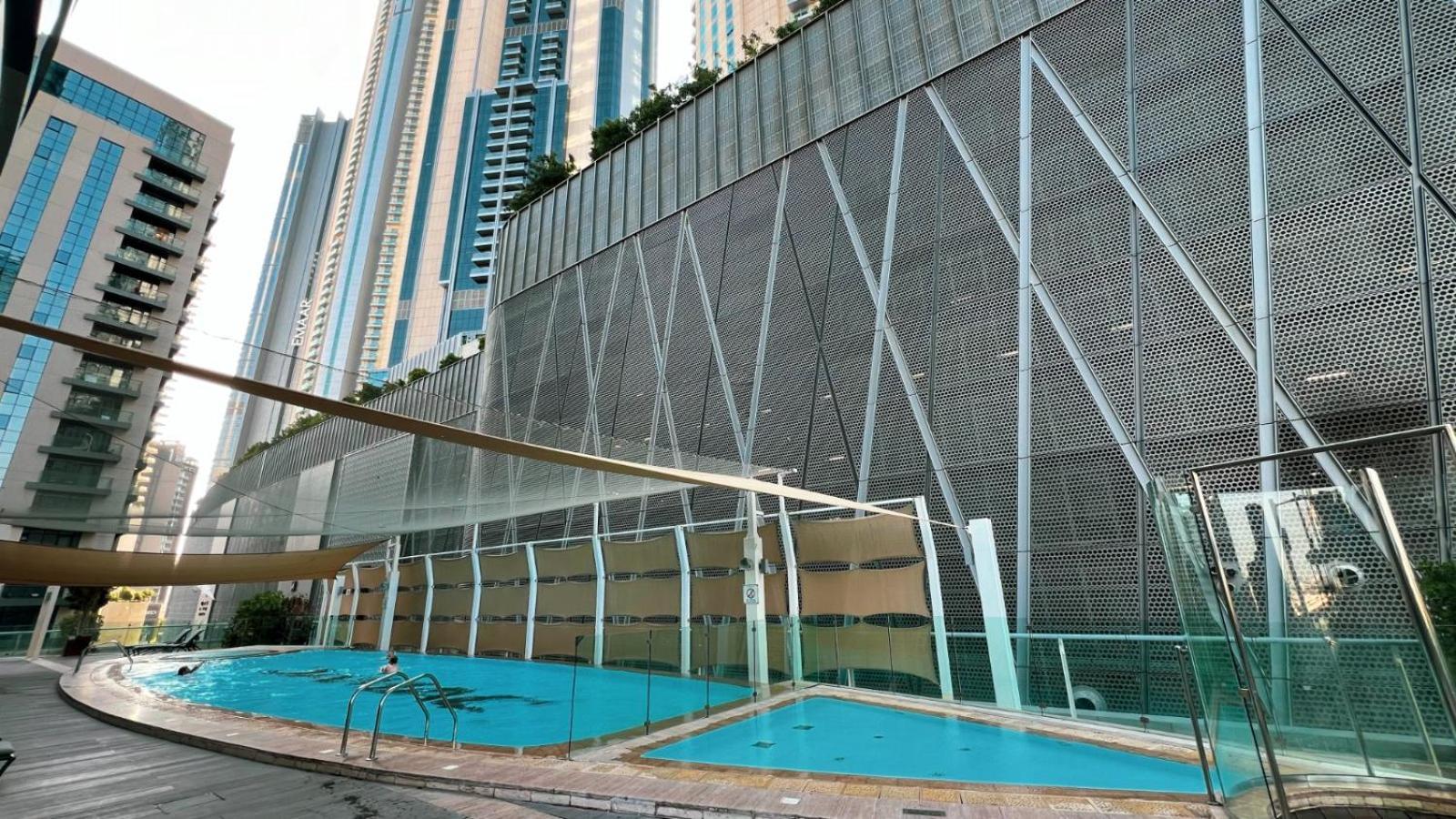 Apartment 2 Minute Walk To Mall - 3 Bedroom Burj Khalifa View With Pool And Dubai