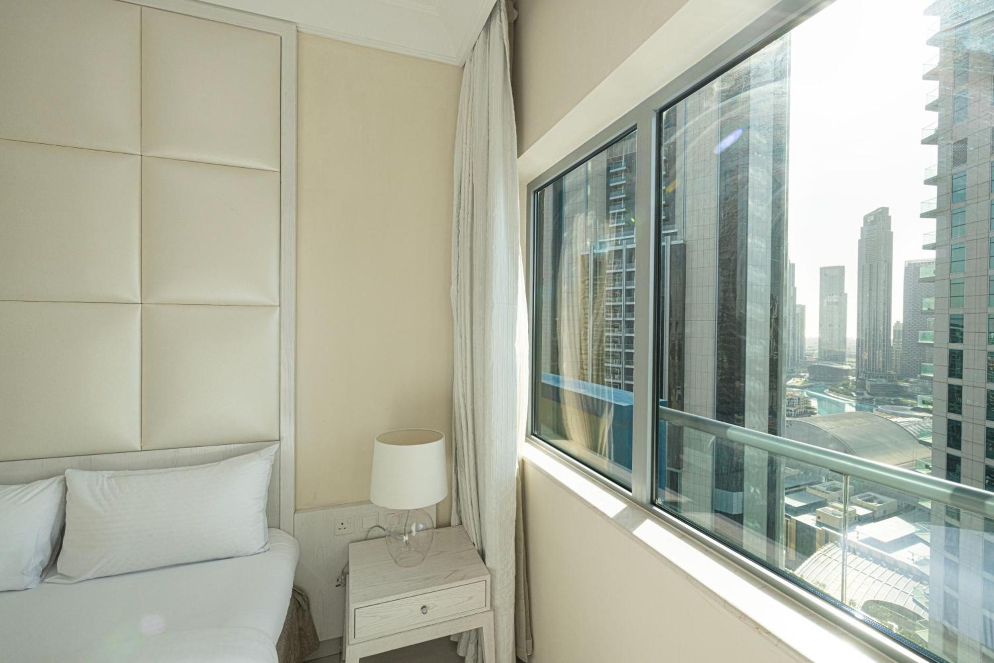 2 Minute Walk To Mall - 3 Bedroom Burj Khalifa View With Pool And Dubai
