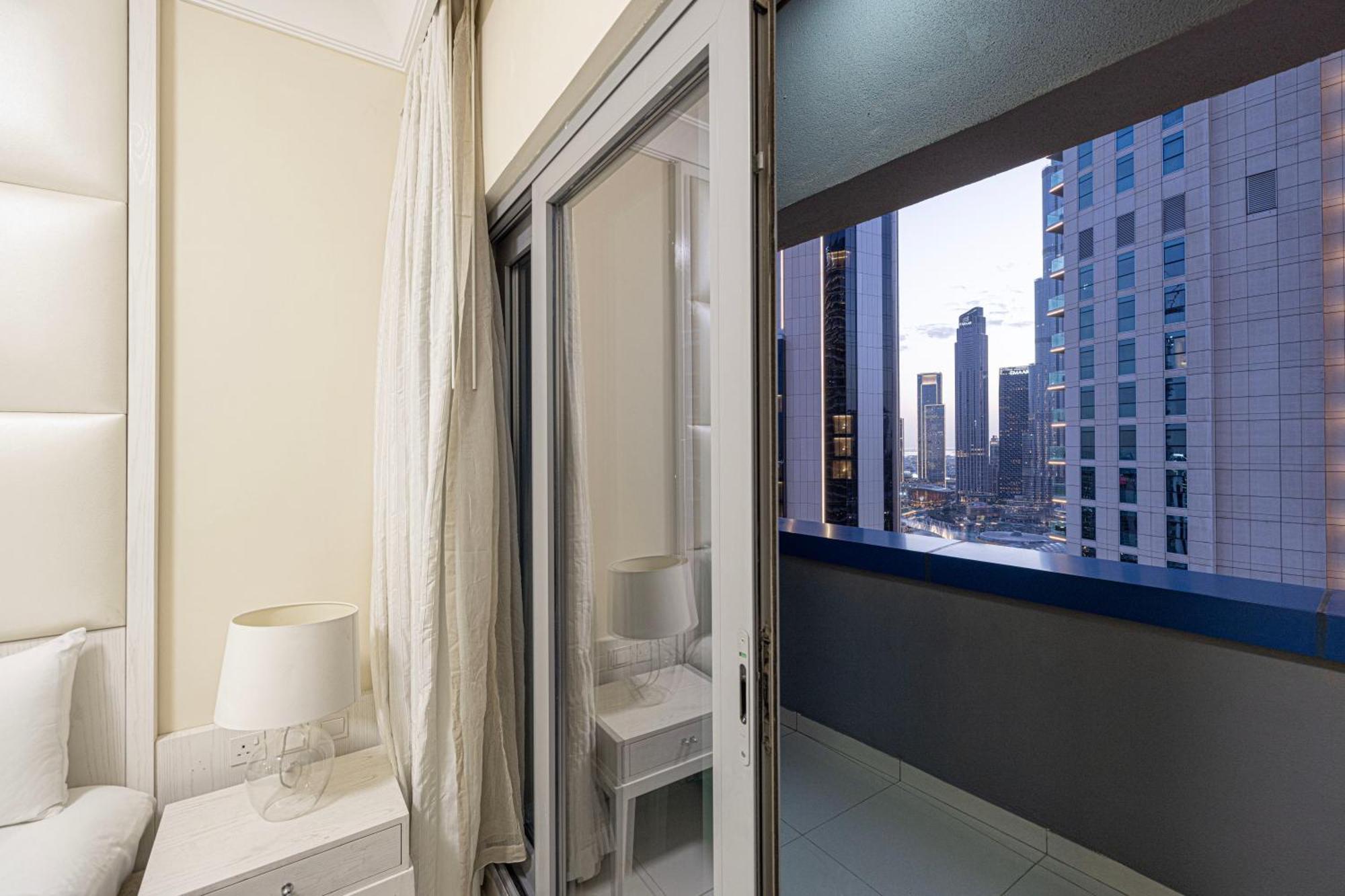 2 Minute Walk To Mall - 3 Bedroom Burj Khalifa View With Pool And Dubai