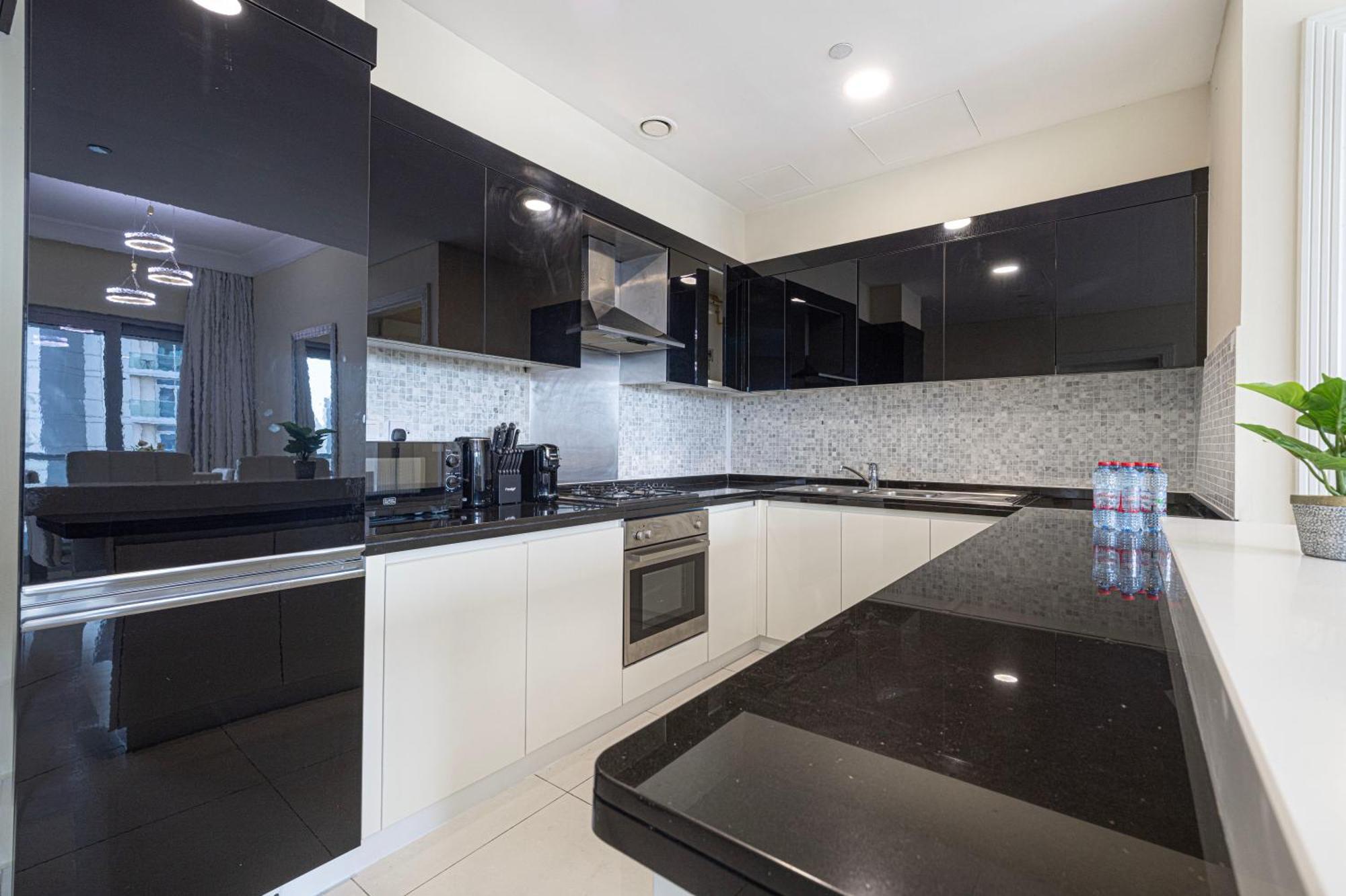 2 Minute Walk To Mall - 3 Bedroom Burj Khalifa View With Pool And Apartment