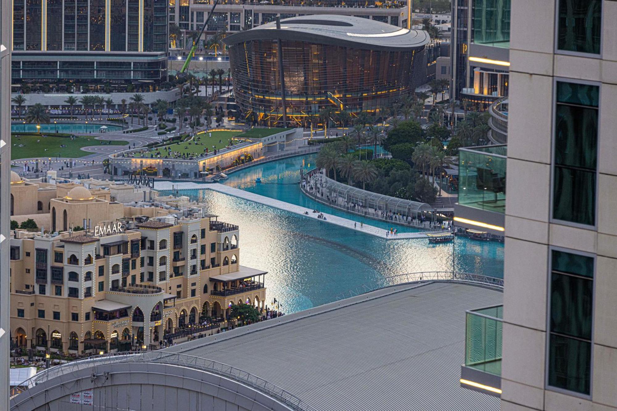 Apartment 2 Minute Walk To Mall - 3 Bedroom Burj Khalifa View With Pool And Dubai