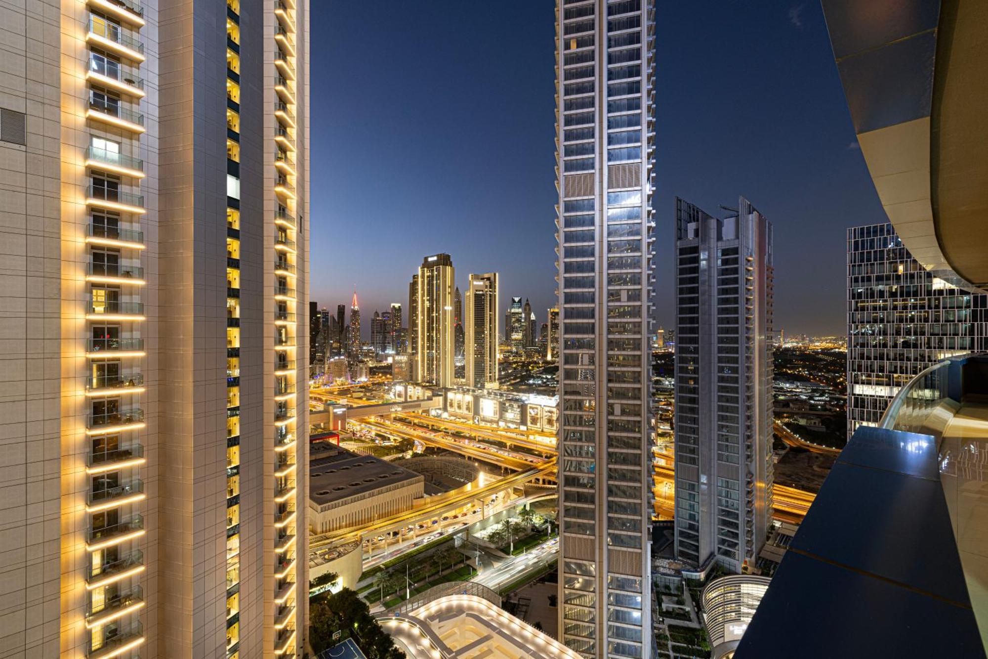 2 Minute Walk To Mall - 3 Bedroom Burj Khalifa View With Pool And Dubai