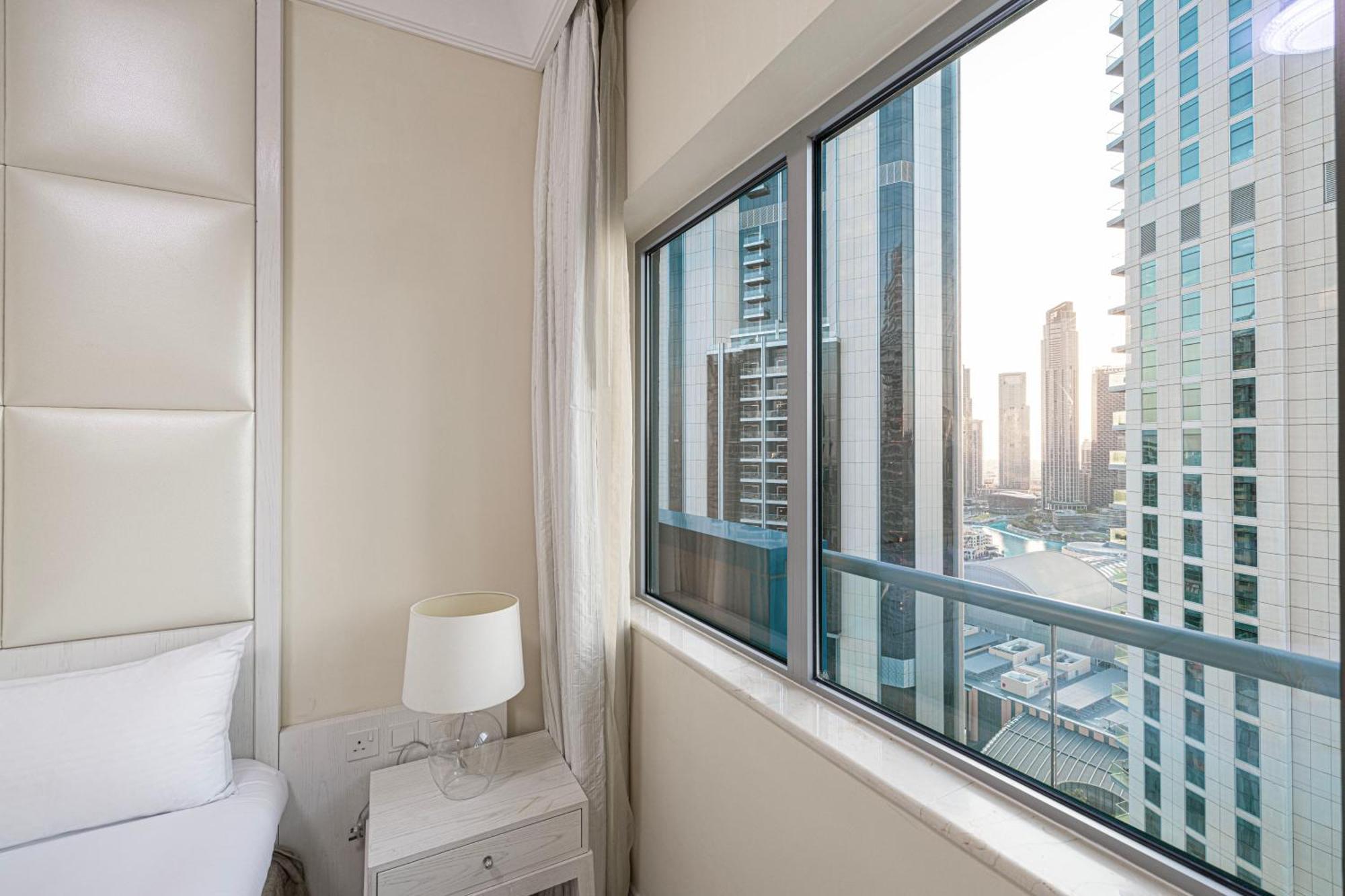 2 Minute Walk To Mall - 3 Bedroom Burj Khalifa View With Pool And Dubai