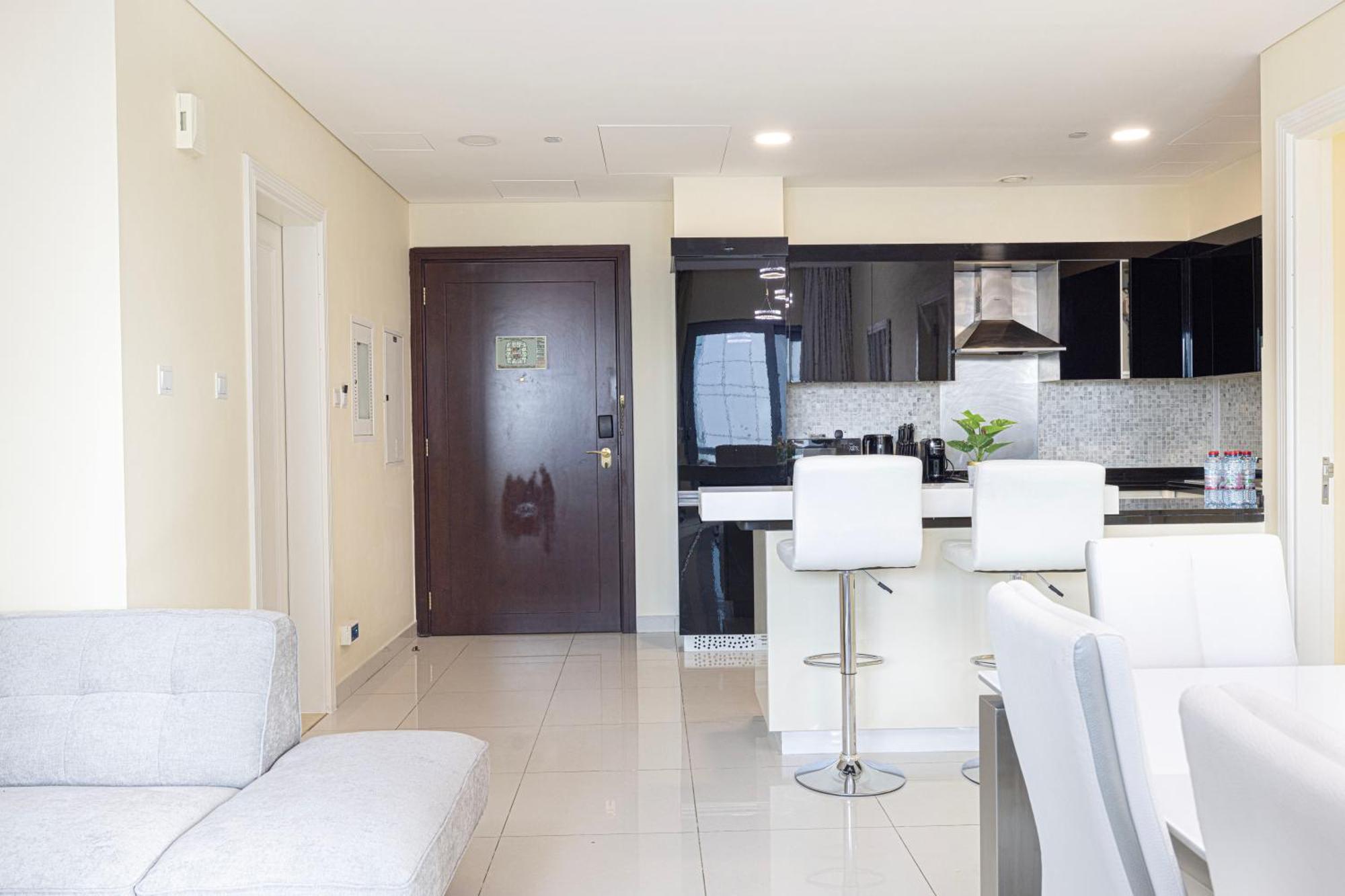 2 Minute Walk To Mall - 3 Bedroom Burj Khalifa View With Pool And