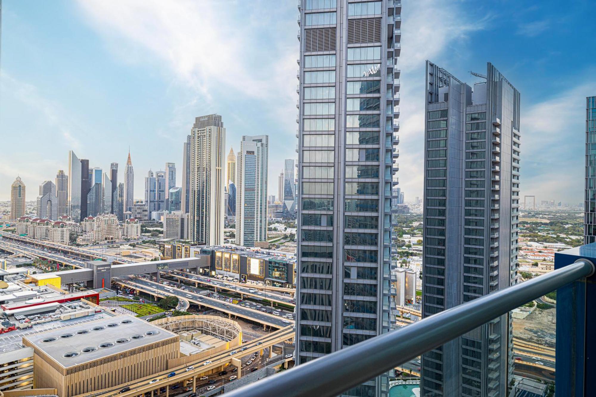 2 Minute Walk To Mall - 3 Bedroom Burj Khalifa View With Pool And
