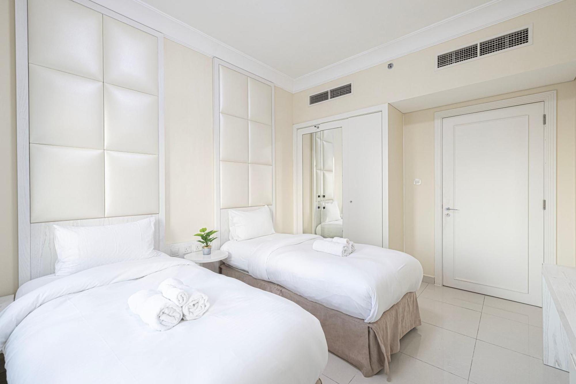 Apartment 2 Minute Walk To Mall - 3 Bedroom Burj Khalifa View With Pool And *