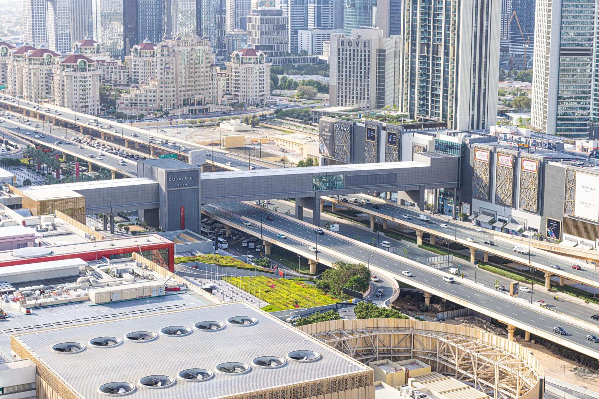 Apartment 2 Minute Walk To Mall - 3 Bedroom Burj Khalifa View With Pool And