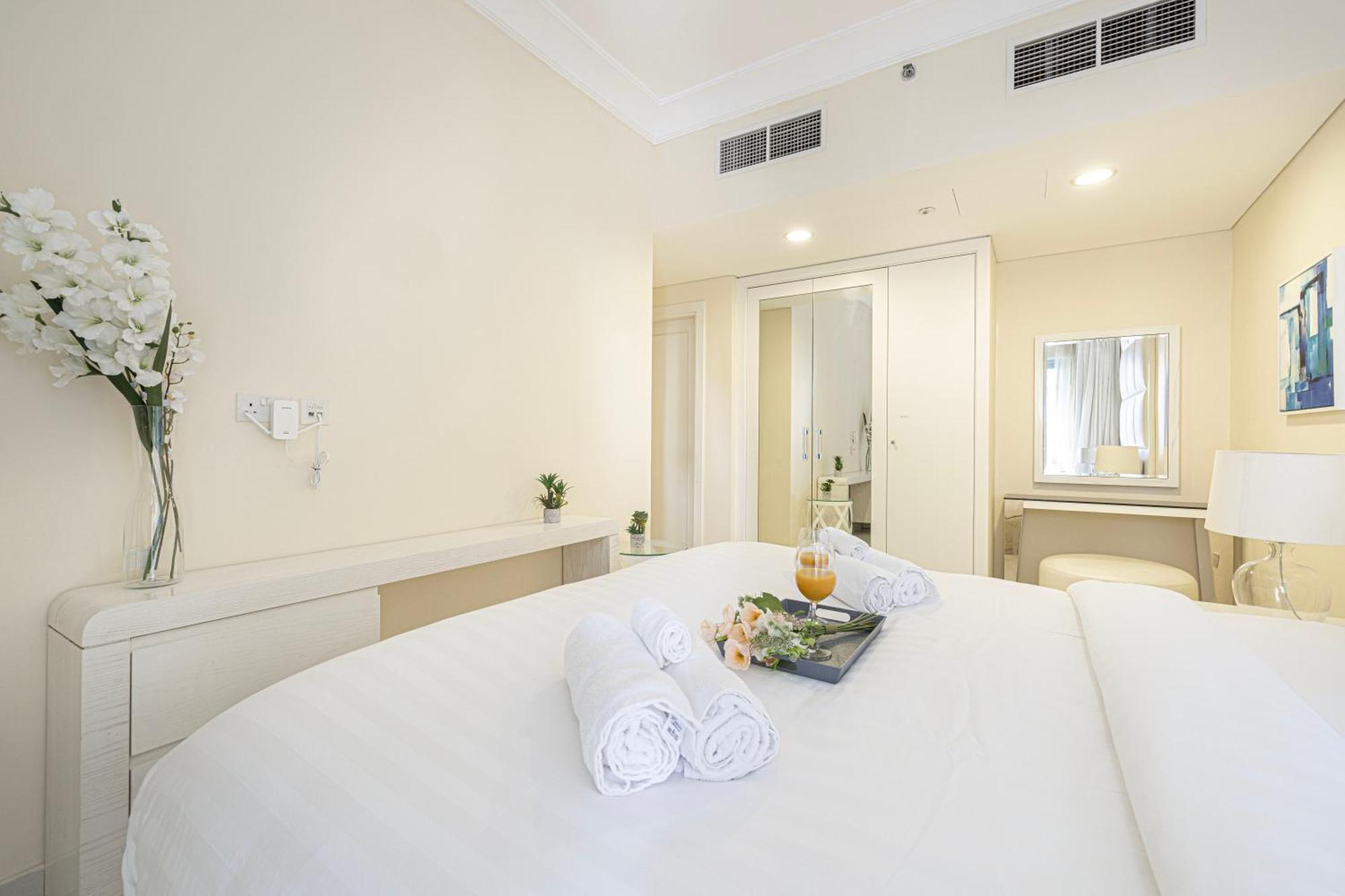 Apartment 2 Minute Walk To Mall - 3 Bedroom Burj Khalifa View With Pool And *