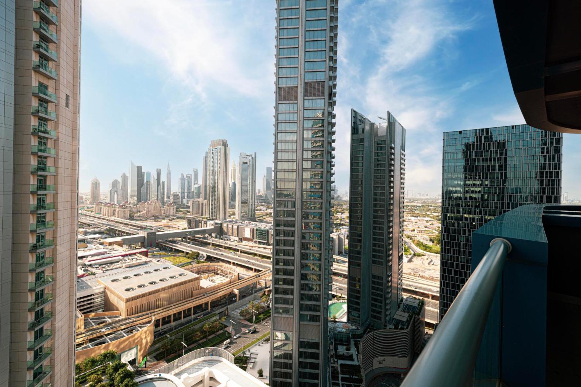 2 Minute Walk To Mall - 3 Bedroom Burj Khalifa View With Pool And Apartment Dubai