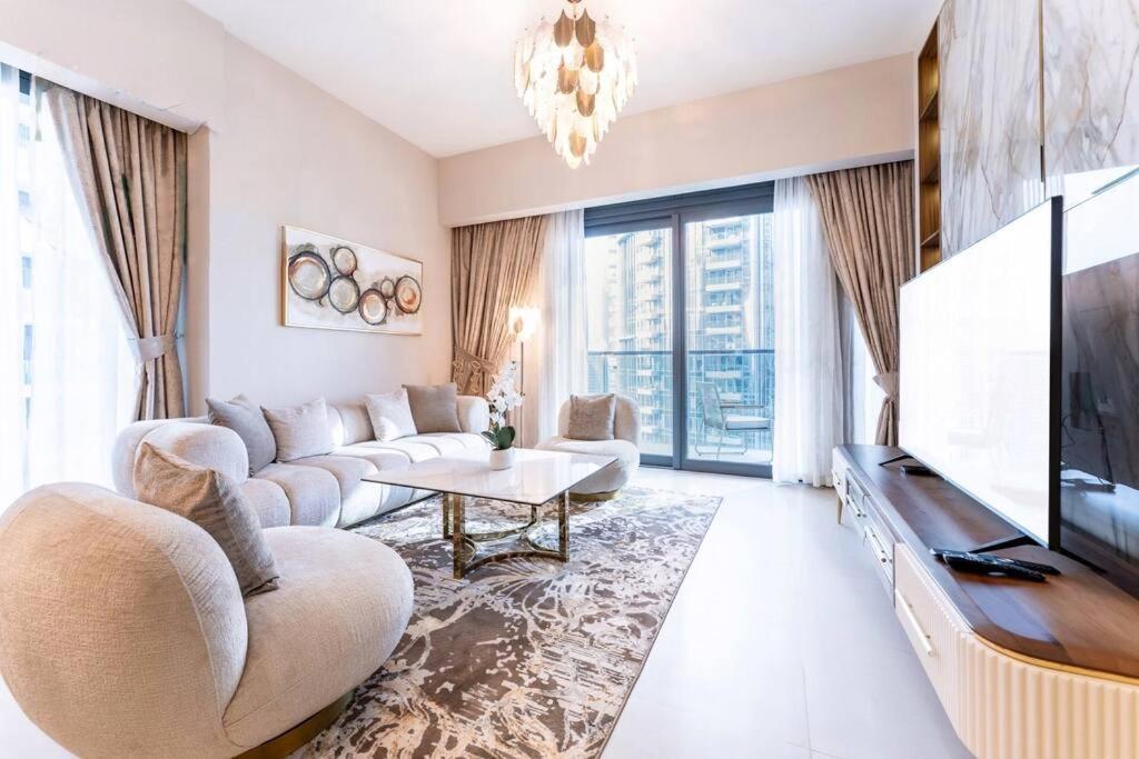 Act Two, Tower-2, 3br