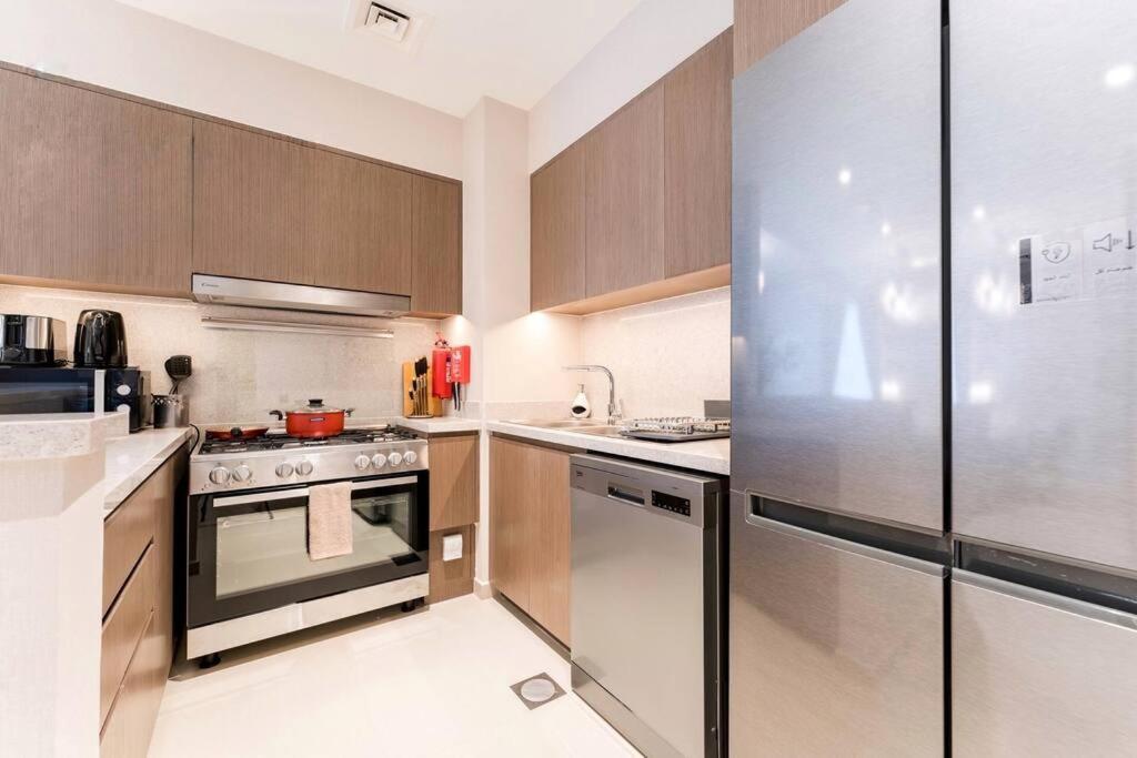 Apartment Act Two, Tower-2, 3br *