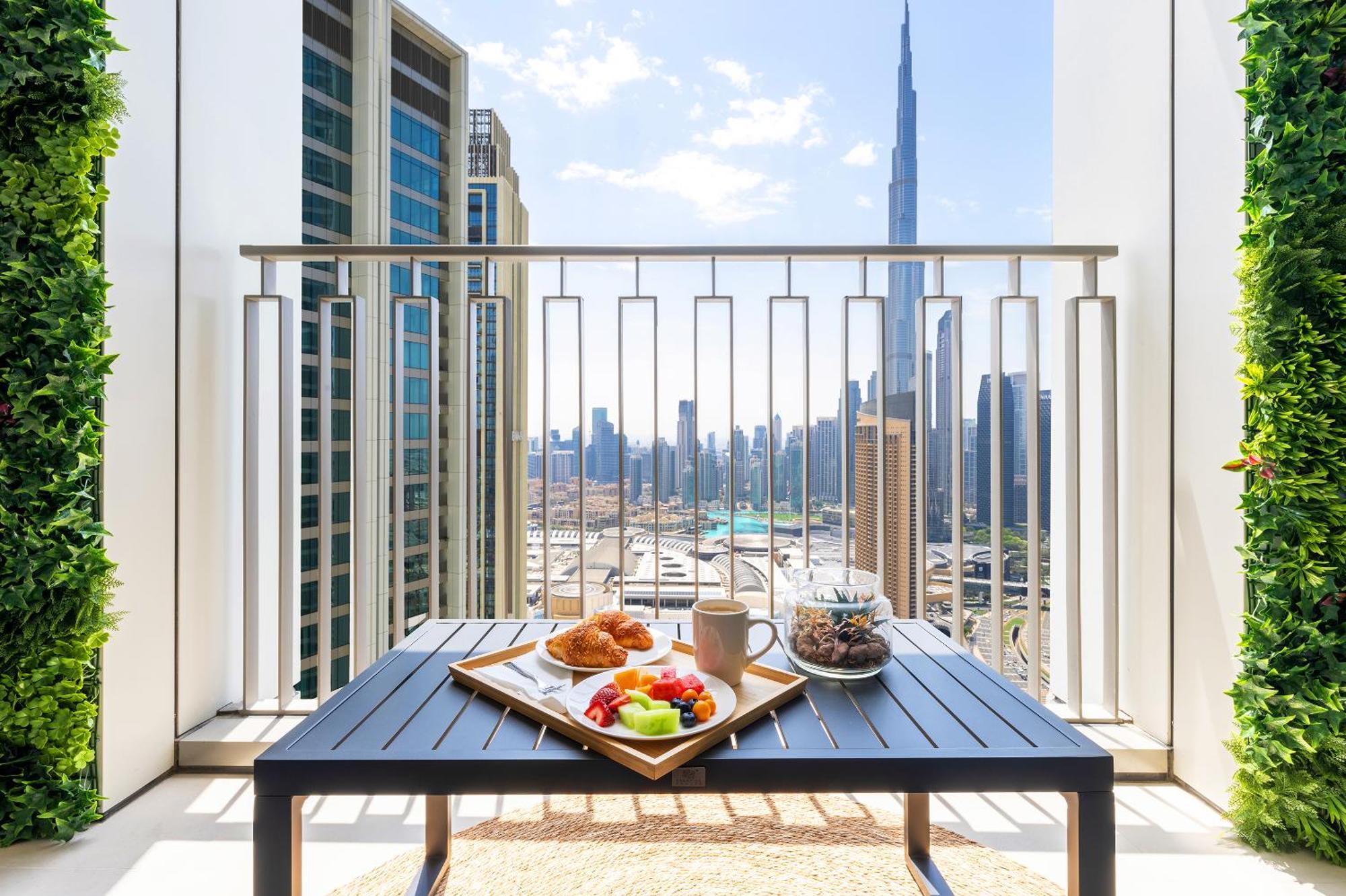 Amazing Patio Experience - Burj Khalifa View Apartment *
