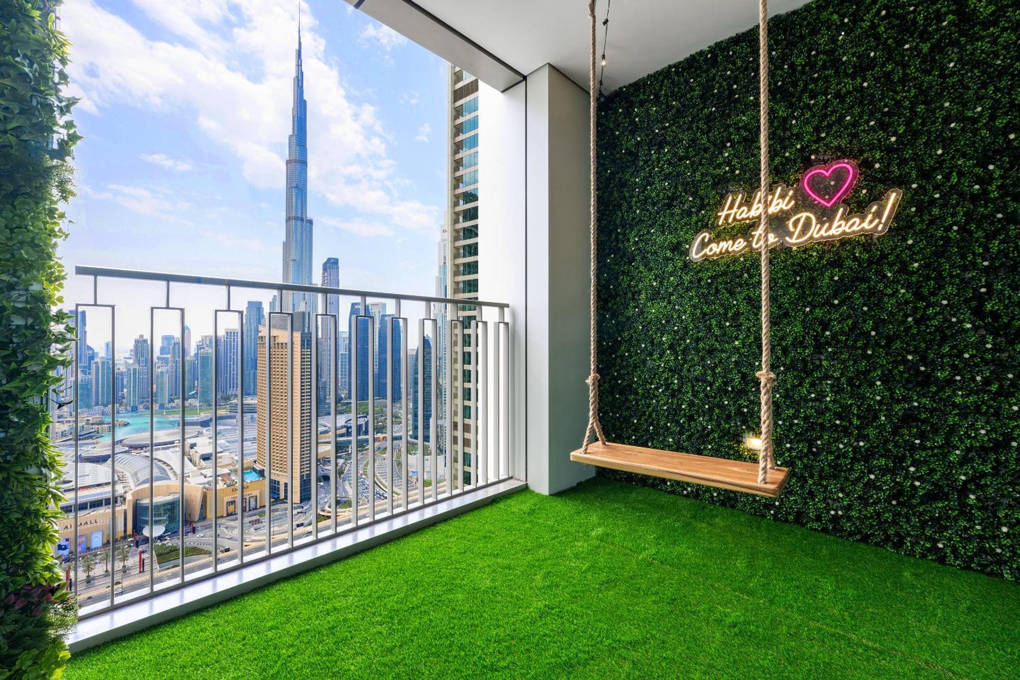 Amazing Patio Experience - Burj Khalifa View Apartment *