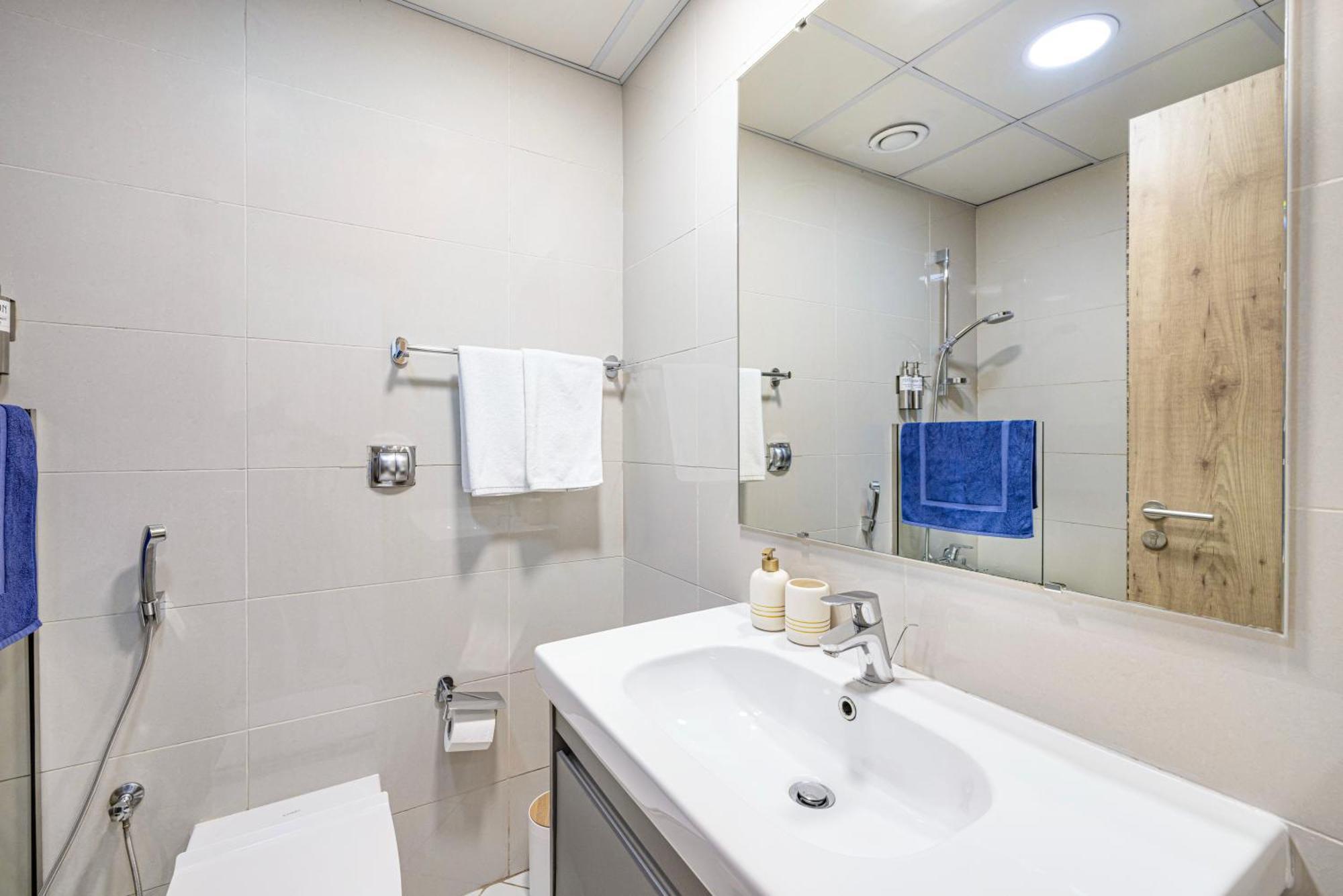 5 Star Beach Access Serviced Apartment: Marina Heart Apartment *